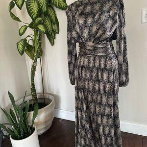 Elegant Black and Gold Backless Gown